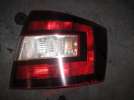 Zadné pravé svetlo Rapid Spaceback, dymové - 5JJ945112A